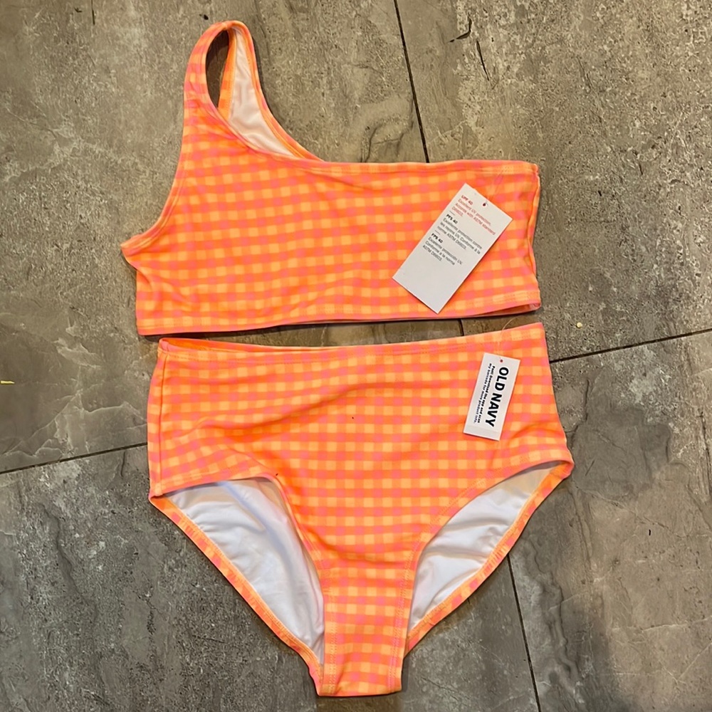 Brand new with tags Old Navy 2-piece girls swim suit. Size L/10-12